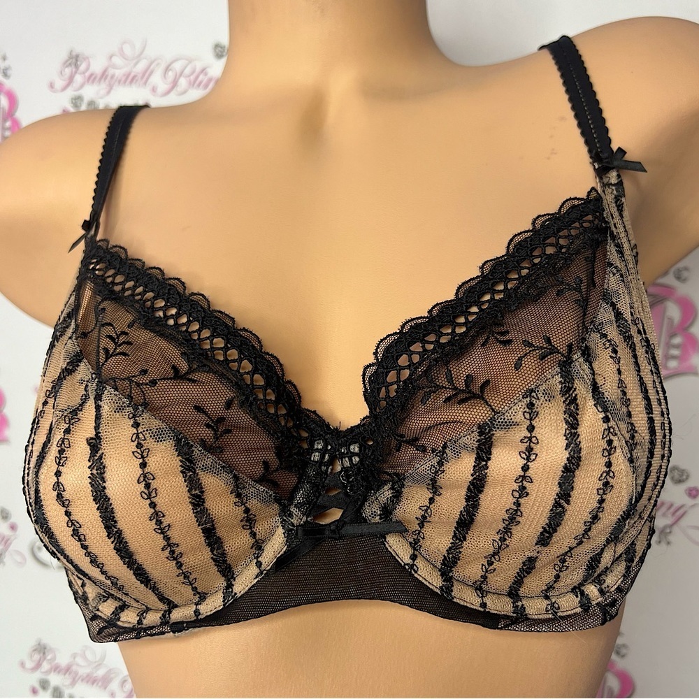 Victoria’s Secret bra lace black with nude crochet style pattern underwire y2k